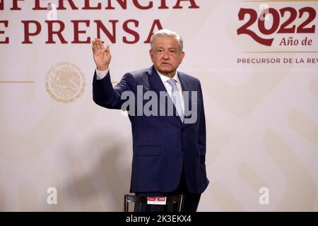 Mexico, Mexique. 26th septembre 2022. Le président mexicain Andres Manuel Lopez Obrador lors de la conférence de presse quotidienne du matin au Palais national de Mexico. Sur 26 septembre 2022 à Mexico, Mexique. (Image de crédit : © Luis Barron Eyepix Group/eyepix via ZUMA Press Wire) Banque D'Images