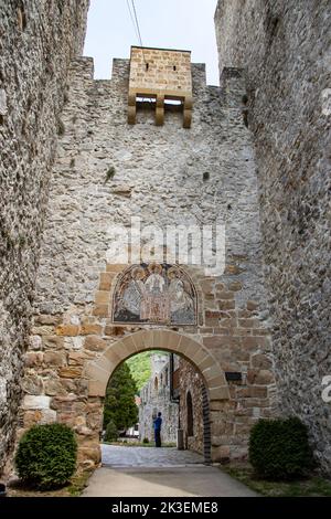 Le monastère de Manasija, également connu sous le nom de Resava, est un monastère orthodoxe serbe près de la ville de Despotovac en Serbie, fondé par le despot Stefan Lazarevic Banque D'Images