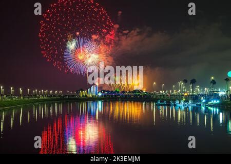 Feux d'artifice à Al Khobar, Arabie Saoudite 23 septembre 2022 : Fête nationale du Royaume d'Arabie Saoudite. Banque D'Images