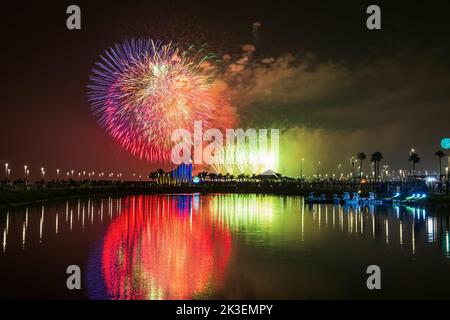 Feux d'artifice à Al Khobar, Arabie Saoudite 23 septembre 2022 : Fête nationale du Royaume d'Arabie Saoudite. Banque D'Images