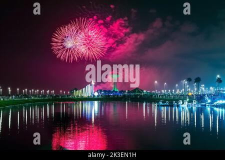 Feux d'artifice à Al Khobar, Arabie Saoudite 23 septembre 2022 : Fête nationale du Royaume d'Arabie Saoudite. Banque D'Images