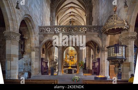 Église Saint-Dionys Esslingen , vue sur l'autel. Bade-Wurtemberg, Allemagne, Europe Banque D'Images