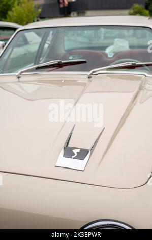 Cochrane (Alberta) - 11 septembre 2022 : une voiture Studebaker Avanti 1963. Banque D'Images