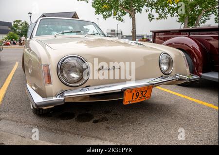 Cochrane (Alberta) - 11 septembre 2022 : une voiture Studebaker Avanti 1963. Banque D'Images