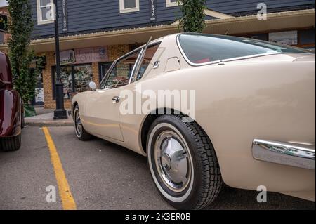 Cochrane (Alberta) - 11 septembre 2022 : une voiture Studebaker Avanti 1963. Banque D'Images