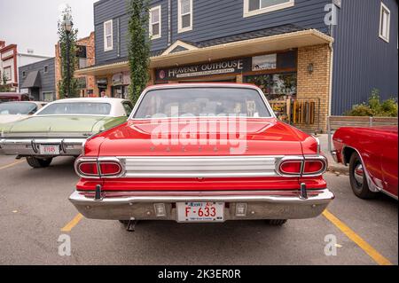 Cochrane (Alberta) - 11 septembre 2022 : une voiture vaillante de Plymouth de 1966. Banque D'Images