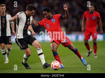 Raheem Sterling en action pendant le match de l'UEFA Nations League au stade Wembley, à Londres. Date de la photo: Lundi 26 septembre 2022. Banque D'Images