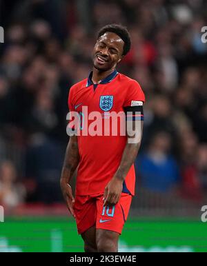 Le Raheem Sterling d'Angleterre réagit lors du match de l'UEFA Nations League au Wembley Stadium, à Londres. Date de la photo: Lundi 26 septembre 2022. Banque D'Images