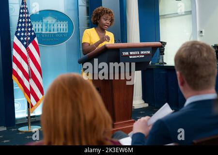 Washington, Vereinigte Staaten. 26th septembre 2022. Karine Jean-Pierre, Attachée de presse à la Maison Blanche, tient une réunion d'information à la Maison Blanche à Washington, DC, 26 septembre 2022. Credit: Chris Kleponis/Pool via CNP/dpa/Alay Live News Banque D'Images