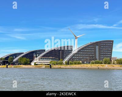 Rotterdam, pays-Bas - août 2022 : immeubles d'appartements de conception incurvée à la périphérie de Rotterdam Banque D'Images