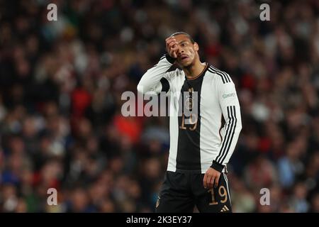 Londres, Royaume-Uni. 26th septembre 2022. Football: Nations League A, Angleterre - Allemagne, Groupe Stage, Groupe 3, Matchday 6 au stade de Wembley, Leroy Sane en Allemagne se balaie le visage. Credit: Christian Charisius/dpa/Alay Live News Banque D'Images