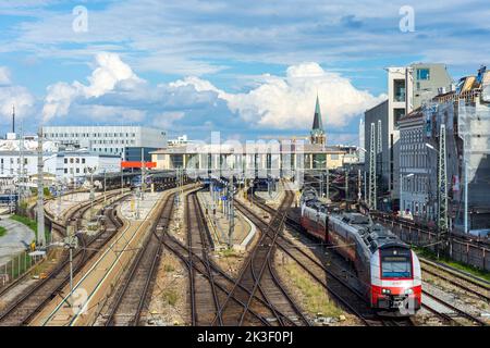 Wien, Vienne: Gare Westbahnhof, train local en 15. Rudolfsheim-Fünfhaus, Vienne, Autriche Banque D'Images