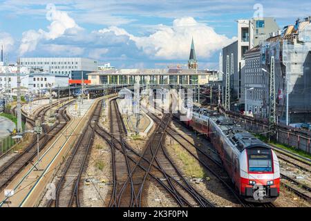 Wien, Vienne: Gare Westbahnhof, train local en 15. Rudolfsheim-Fünfhaus, Vienne, Autriche Banque D'Images