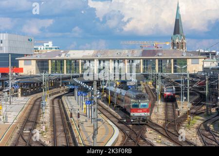 Wien, Vienne: Gare Westbahnhof, train local en 15. Rudolfsheim-Fünfhaus, Vienne, Autriche Banque D'Images