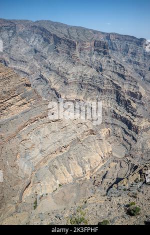 Vue depuis le balcon, promenez-vous au-dessus de Wadi Nakhar, Jebel Shams Mountain en Oman Banque D'Images