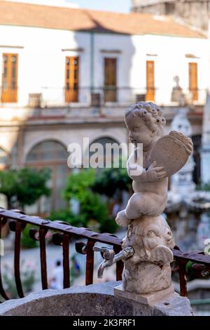 Palerme, Italie - 7 juillet 2020: Aperçu du cloître du monastère de Santa Caterina d'Alessandria, autrefois c'était un monastère cloître du Domin Banque D'Images