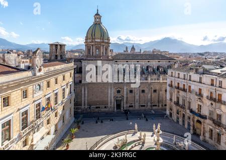 Palerme, Italie - 7 juillet 2020 : vue panoramique sur la Piazza Pretoria ou la Piazza della Vergogna, Palerme, Sicile Banque D'Images