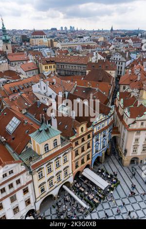 Prague, République tchèque - 5 septembre 2022 : vue panoramique aérienne de Prague depuis la vieille mairie Banque D'Images