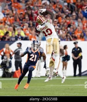 Denver, Colorado, États-Unis. 25th septembre 2022. 49ers WR DEEBO SAMUEL attrape un col pendant le 1st. Moitié au Empower Field à Mile High dimanche soir. Les Broncos battent les 49ers 11-10. (Image de crédit : © Hector Acevedo/ZUMA Press Wire) Banque D'Images