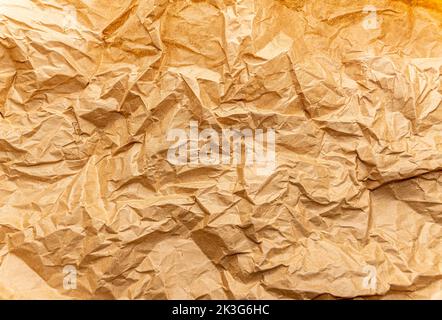Texture plissée abstraite du papier d'emballage brun. Arrière-plan abstrait Banque D'Images