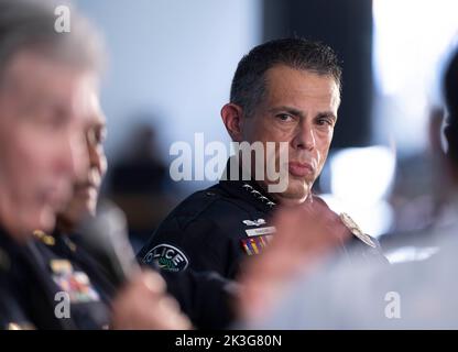 Austin, Texas, États-Unis. 24th septembre 2022. JOSEPH CHACON, chef de la police d'Austin, attend pendant une séance d'entrevue au festival annuel de la Tribune du Texas, dans le centre-ville d'Austin, sur 24 septembre 2022. Chacon est chef depuis avril 2021. (Image de crédit : © Bob Daemmrich/ZUMA Press Wire) Banque D'Images