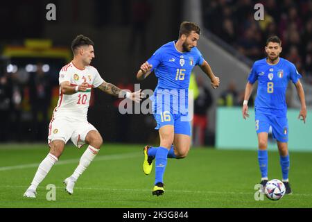 Budapest, Hongrie, 26 septembre 2022, Bryan Cristante (Italie) Dominik Szoboszlai (Hongrie) lors du match de l'UEFA 'Ligue des Nations 2022-2023' entre la Hongrie 0-2 Italie à l'aréna de Puskas sur 26 septembre 2022 à Budapest, Hongrie. Credit: Maurizio Borsari/AFLO/Alay Live News Banque D'Images