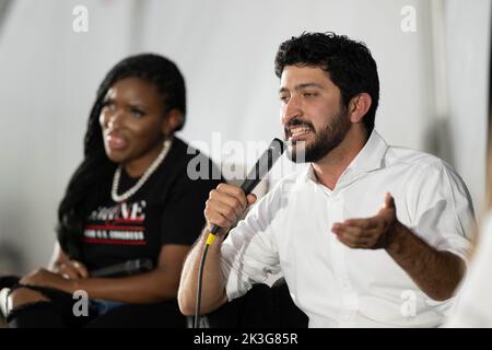 Austin, Texas, États-Unis. 24th septembre 2022. Candidat démocratique pour le District 35th Greg CASAR d'Austin parle lors d'une séance d'entrevue au Festival annuel de Tribune du Texas, au centre-ville d'Austin, sur 24 septembre 2022. (Image de crédit : © Bob Daemmrich/ZUMA Press Wire) Banque D'Images