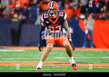 23 septembre 2022: Syracuse Orange défensif retour Justin Barron (23) en action contre les cavaliers de Virginie pendant la deuxième moitié le vendredi 23 septembre 2022 au dôme sans fil JMA à Syracuse, New York. Syracuse a gagné 22-20. Riche Barnes/CSM Banque D'Images