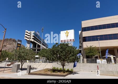 Tempe, AZ - septembre 2022 : le stade Sun Devil est un stade de football universitaire en plein air, sur le campus de l'université d'État de l'Arizona. Banque D'Images