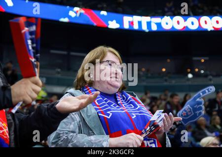 Saint-Pétersbourg, Russie. 26th septembre 2022. Fans vus en action pendant la Ligue de hockey Kontinental, saison régulière KHL 2022 - 2023 entre SKA Saint-Pétersbourg et Torpedo Nizhny Novgorod au Palais des sports de glace. (Note finale; SKA Saint Petersbourg 3:0 Torpedo Nizhny Novgorod) crédit: SOPA Images Limited/Alay Live News Banque D'Images