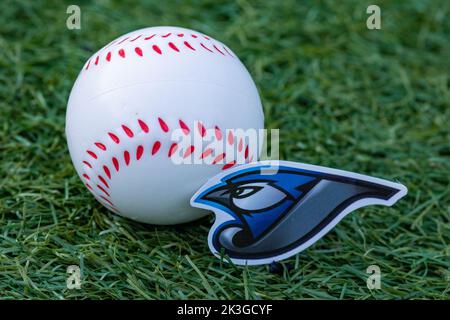 26 septembre 2022, Cooperstown, New York. Emblème des Blue Jays de Toronto et baseball. Banque D'Images