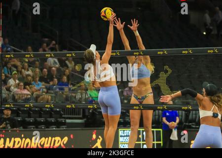 Le Phoenix AVP Championship continue alors que les hommes et les femmes ont mis en place des batailles difficiles pour déterminer qui est le meilleur des meilleurs. Banque D'Images