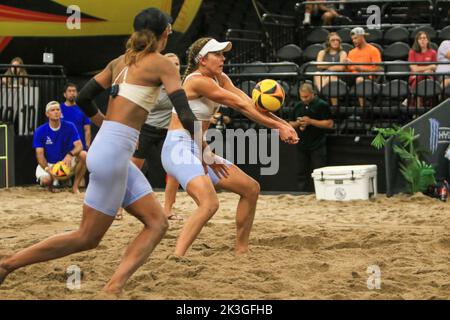 Le Phoenix AVP Championship continue alors que les hommes et les femmes ont mis en place des batailles difficiles pour déterminer qui est le meilleur des meilleurs. Banque D'Images