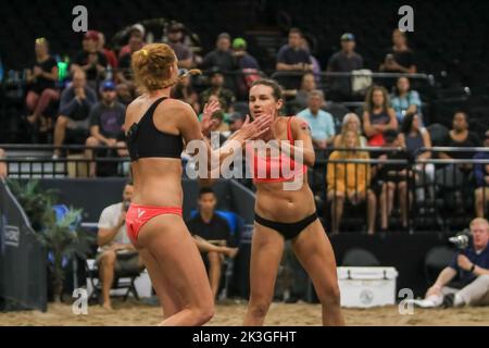 Le Phoenix AVP Championship continue alors que les hommes et les femmes ont mis en place des batailles difficiles pour déterminer qui est le meilleur des meilleurs. Banque D'Images