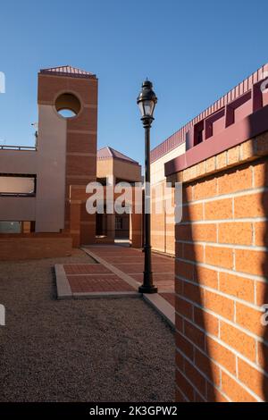 L'après-midi, vue sur l'hôtel de ville public du centre-ville et le centre civique de Glendale, Arizona, États-Unis. Banque D'Images