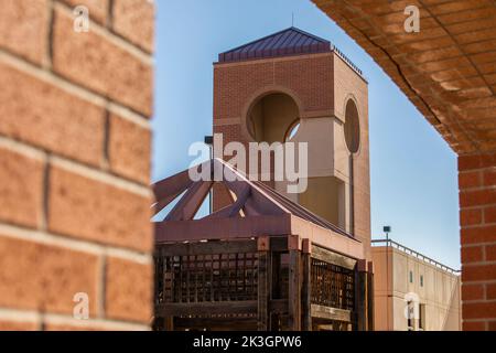 L'après-midi, vue sur l'hôtel de ville public du centre-ville et le centre civique de Glendale, Arizona, États-Unis. Banque D'Images