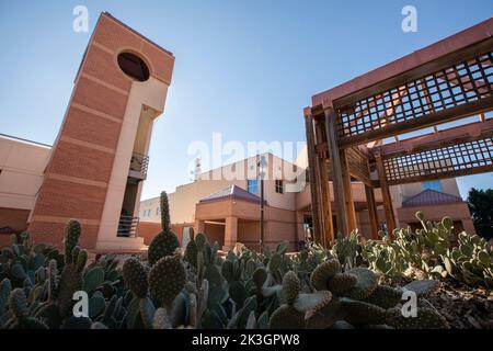 L'après-midi, vue sur l'hôtel de ville public du centre-ville et le centre civique de Glendale, Arizona, États-Unis. Banque D'Images