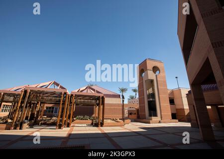 L'après-midi, vue sur l'hôtel de ville public du centre-ville et le centre civique de Glendale, Arizona, États-Unis. Banque D'Images