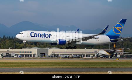 Richmond, Colombie-Britannique, Canada. 26th septembre 2022. Un Boeing 767-300ER Condor (D-ABUI) atterrit à l'aéroport international de Vancouver. (Image de crédit : © Bayne Stanley/ZUMA Press Wire) Banque D'Images