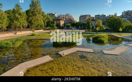 Parc public Georges Brassens rénové à Paris Banque D'Images