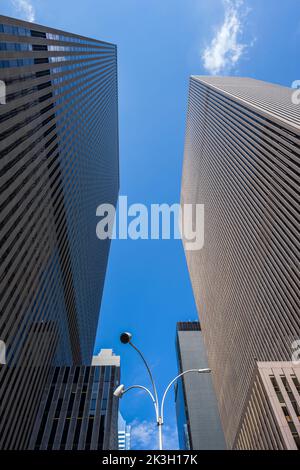 Gratte-ciels le long de 6th Avenue (Avenue of the Americas), Manhattan, New York, États-Unis Banque D'Images