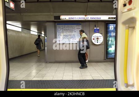 Londres, Angleterre, Royaume-Uni. Station de métro Kings Cross Banque D'Images