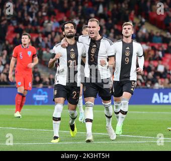 LONDRES ANGLETERRE - SEPTEMBRE 26 :Ilkay Gundogan (ville de Manchester) d'Allemagne célèbre son but avec David Raum d'Allemagne lors de l'UEFA Nations League - Banque D'Images