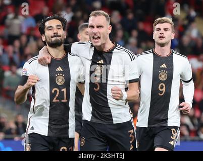 LONDRES ANGLETERRE - SEPTEMBRE 26 :Ilkay Gundogan (ville de Manchester) d'Allemagne célèbre son but avec David Raum d'Allemagne lors de l'UEFA Nations League - Banque D'Images