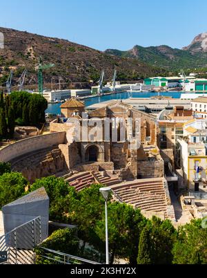 Ruines de l'amphithéâtre romain dans la ville portuaire de Carthagène, dans le sud-est de l'Espagne Banque D'Images