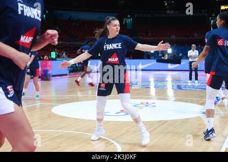 Sydney, Australie, 27 septembre 2022. Marie-Eve Paget de France s'échauffe lors du match de la coupe du monde de basket-ball de la FIBA entre la Serbie et la France au Super Dome de Sydney sur 27 septembre 2022 à Sydney, en Australie. Credit: Pete Dovgan/Speed Media/Alay Live News Banque D'Images