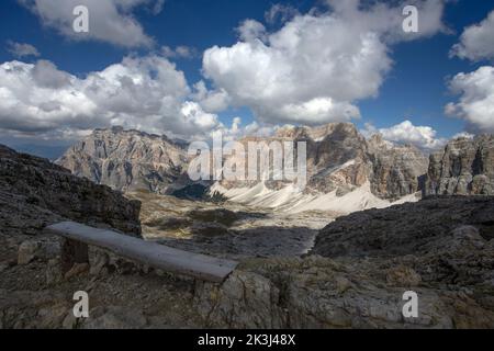 Vue du groupe de Tofane depuis la voie Lagazuoi, Dolomites, Italie. Banque D'Images