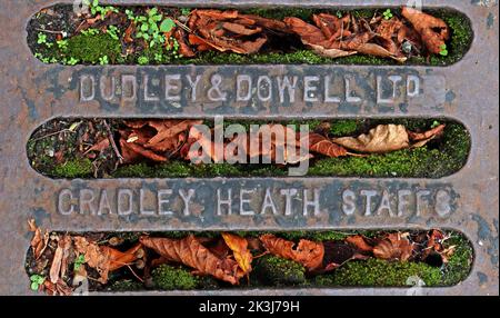 Grille en fonte, gaufrée avec Dudley & Dowell Ltd, Cradley Heath Staffs, Angleterre, Royaume-Uni Banque D'Images