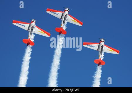 L'équipe d'acrobaties aériennes d'Aeroshell lors d'un salon aérien à Mirabel, au Québec. Banque D'Images