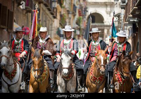 Cagliari, Chevaliers de Teulada, Sant'Efisio événement traditionnel, la fête religieuse la plus importante en Sardaigne, Italie, Europe Banque D'Images